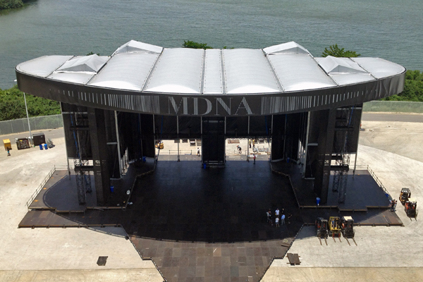 Inflatable Air Cushion Roof MDNA 2012 07