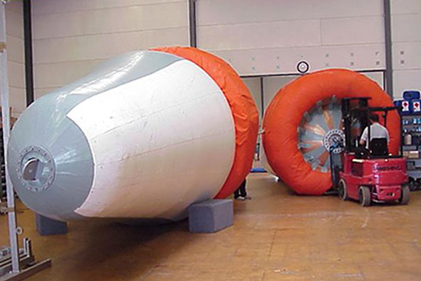 Inflatable container lift system