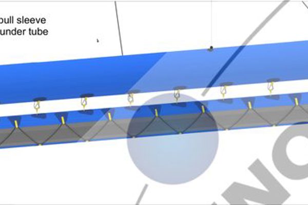 Detail van de sleeve-variant: pijpleiding in doek-sleeve onder de drijver