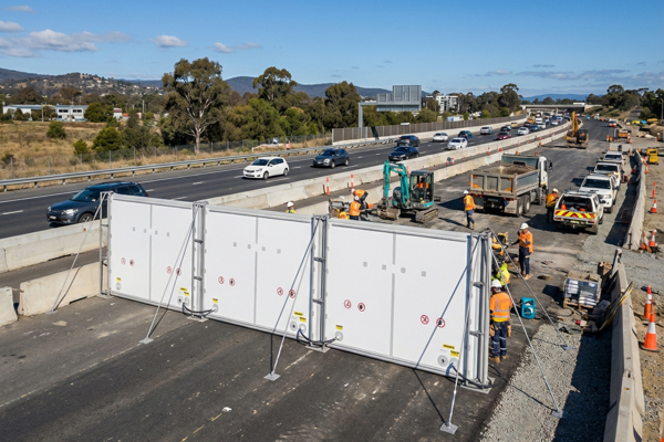 Barrera acústica móvil para exteriores