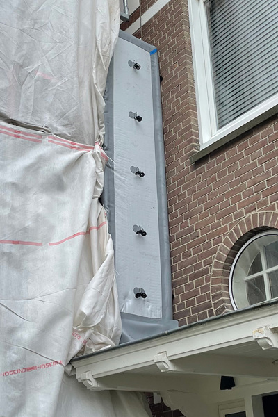 Flexible sealer for scaffolding