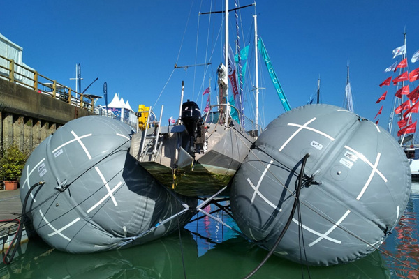Lifting Catamaran 1