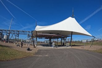 Gespannen membraanoverkapping tijdens de jaarlijkse inspectie