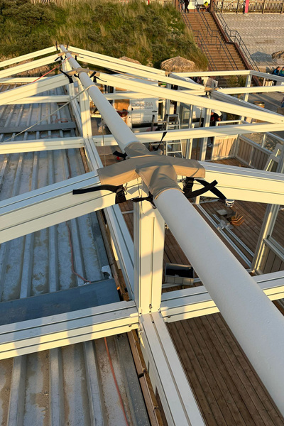 Modulaire overkapping voor strandpaviljoen