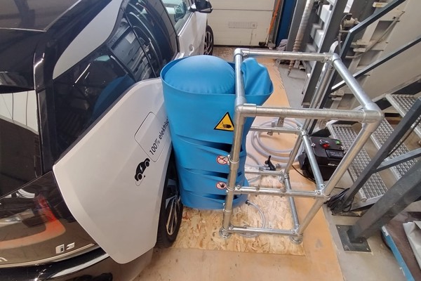 Opgeblazen kussenelement sluit aan op de carrosserie