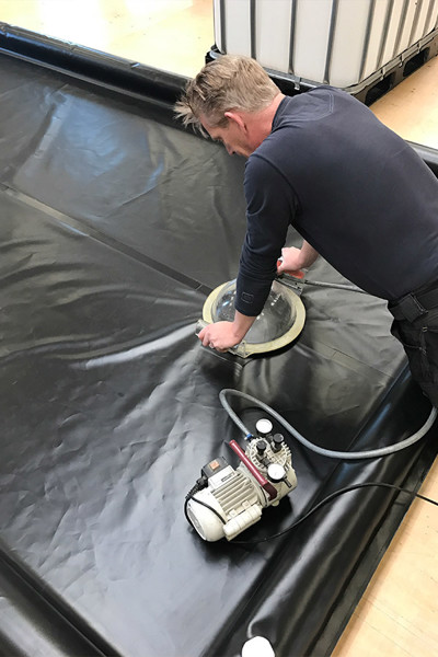Liquid-proof mobile floors