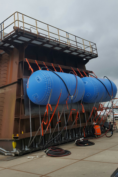 Submersible floats