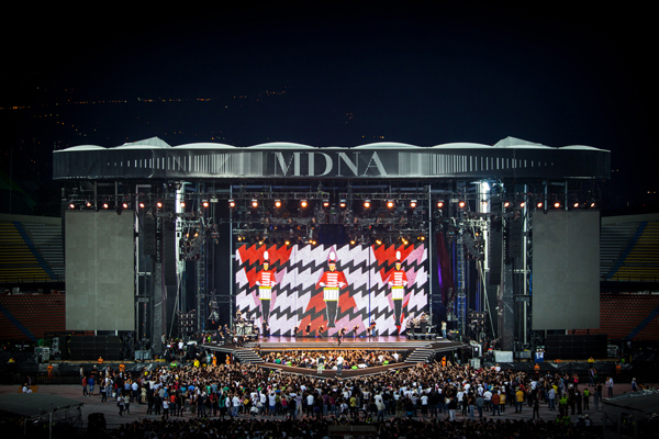 Inflatable Air Cushion Roof MDNA 2012 08