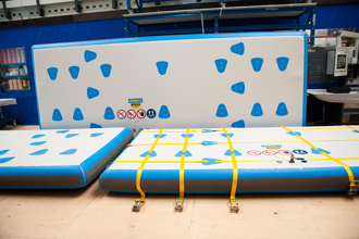 Inflatable clamp covers for containers