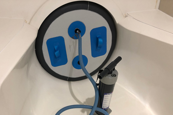 Inflatable slide seals