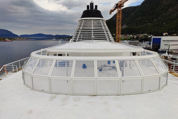 Single-layer ETFE roof above the crew area