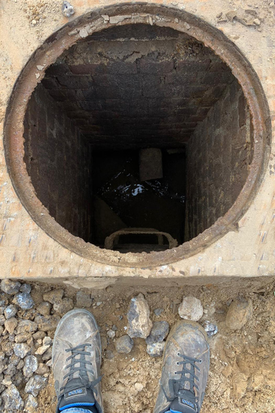 Inflatable valves for construction work