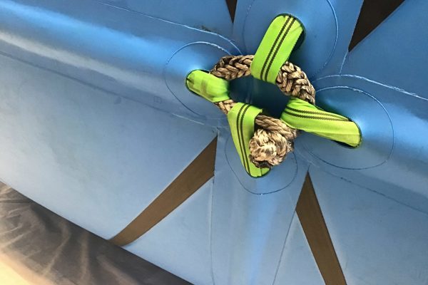 Grillete textil Dyneema en el túnel de cincha integrado del tubo catamarán