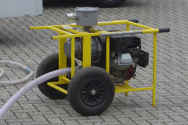Lifting cushions for aircraft wrecks